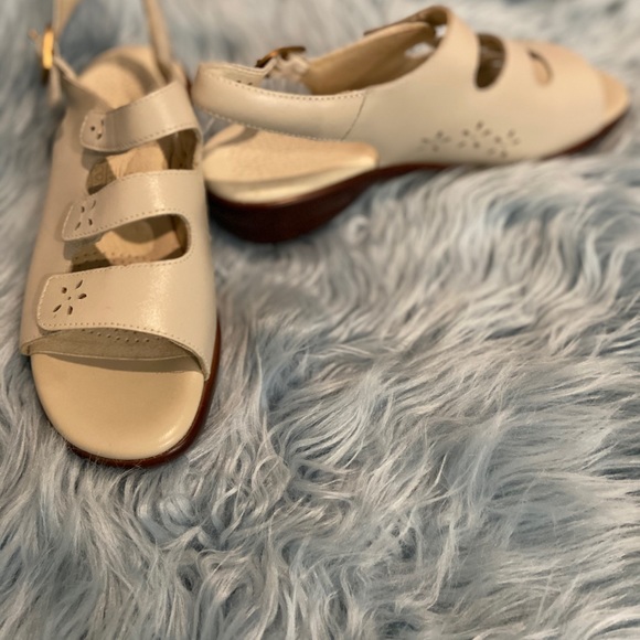 Sandals - Picture 3 of 3